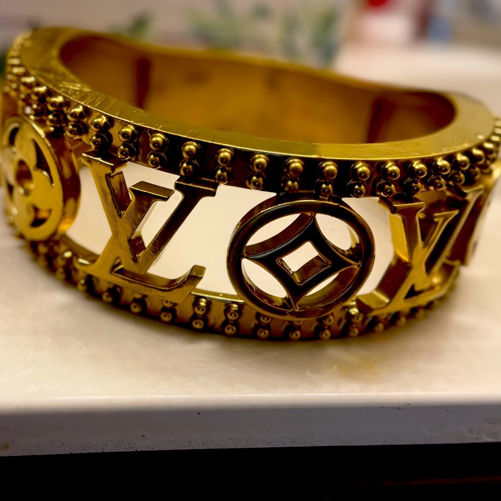3D printed Louis Vuitton oversized Ring for home decor